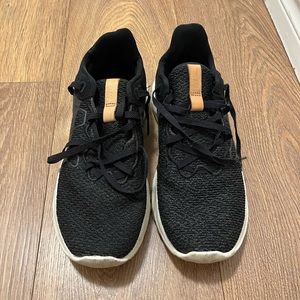 Black New Balance shoes US9.5